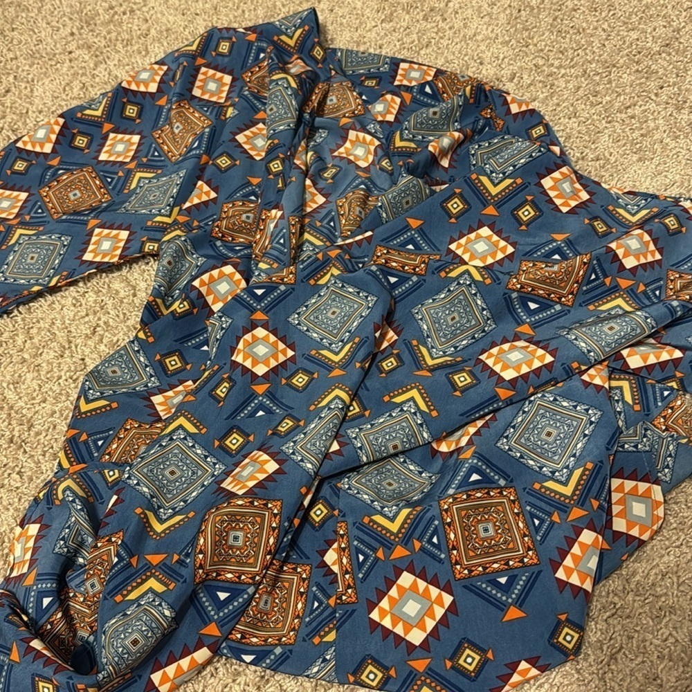LuLaRoe Lindsay Kimono Size Med NWOT-silky polyester material, Blue Aztec